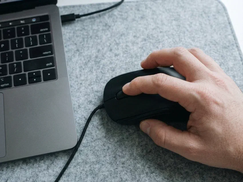 The Mouse Wheel Click: One Button, Three Operating Systems